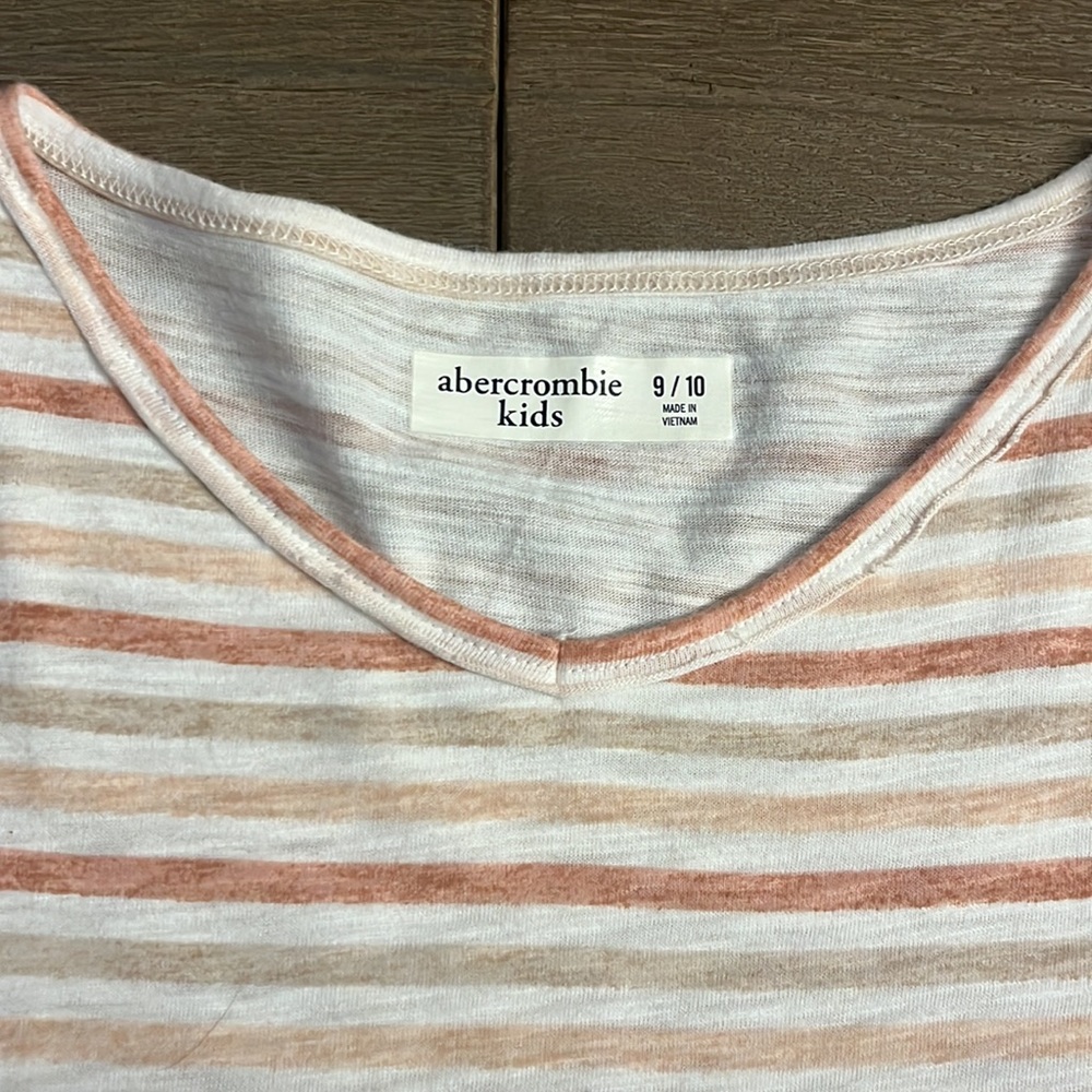 Abercrombie Kids Tee - Girls - Size 9/10 - Picture 2 of 3